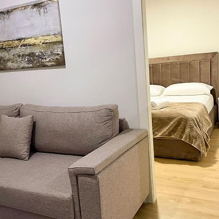Home Inn Apartment Near City Center Tirana Extérieur photo