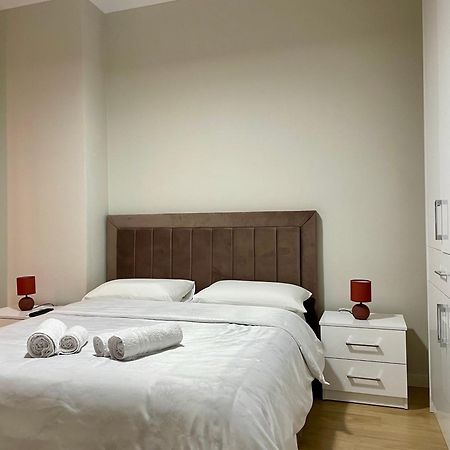 Home Inn Apartment Near City Center Tirana Extérieur photo
