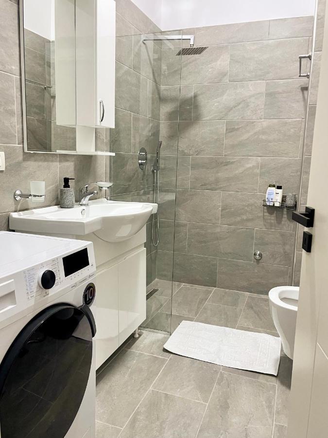 Home Inn Apartment Near City Center Tirana Extérieur photo