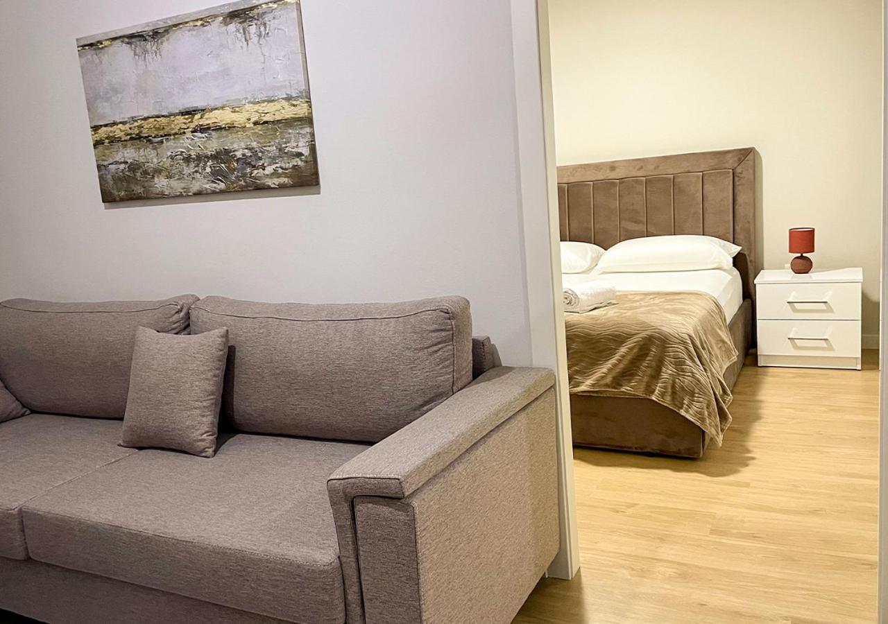 Home Inn Apartment Near City Center Tirana Extérieur photo